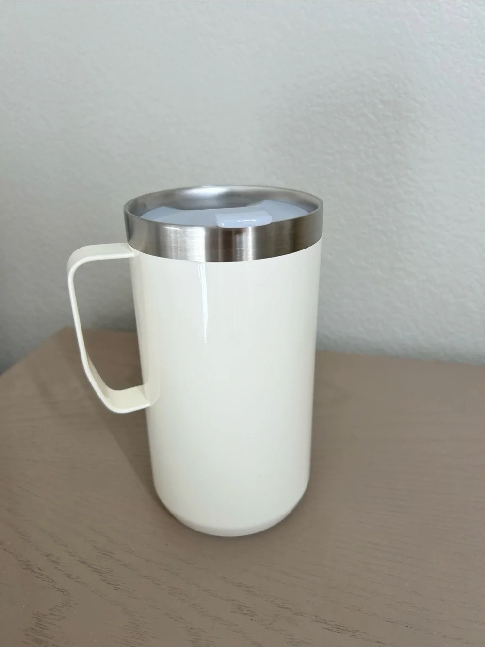 Stanley off White and Silver Travel coffee Mug with Handle - Picture 4 of 12